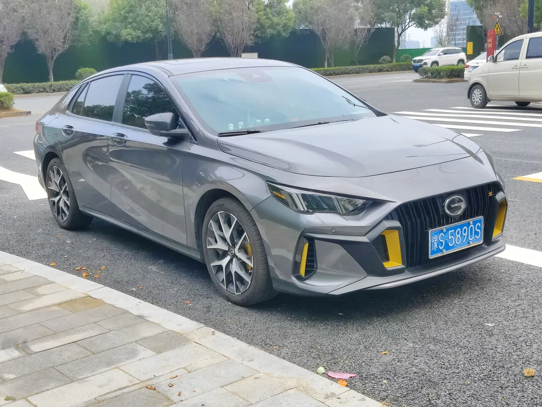 جی‌ای‌سی امپو، خاکستری، نمای سه‌رخ جلو